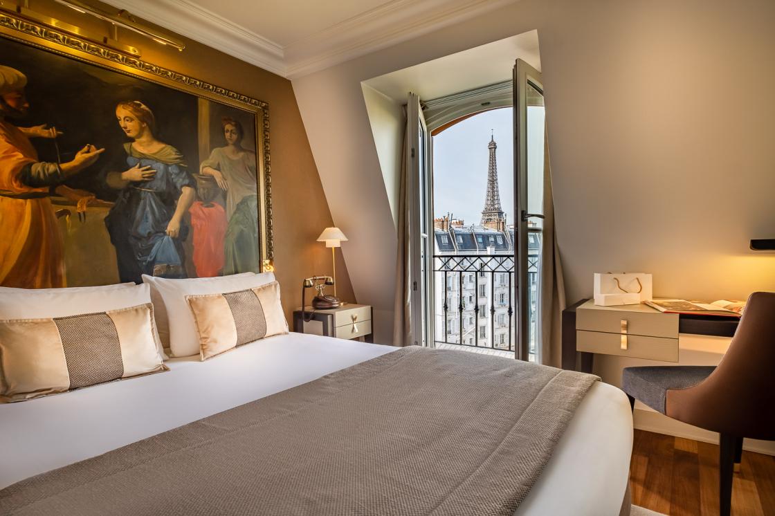 Eiffel Tower view room