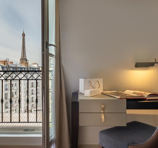 Le Walt Hotel - Eiffel Tower view room